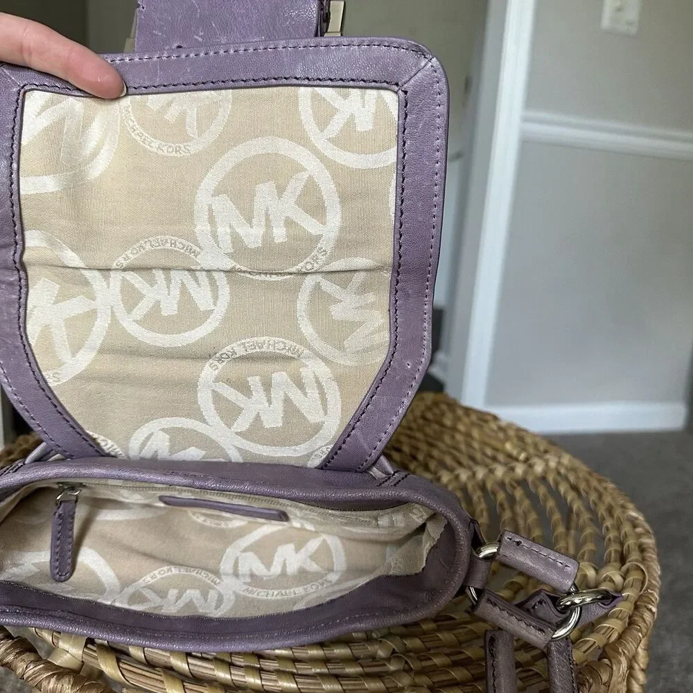 Vintage Michael Kors Camden Lilac Leather Silver Buckle Messenger Shoulder Bag - Picture 12 of 14